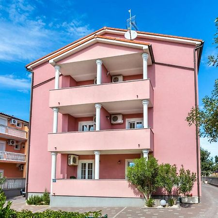 Apartmani Diana 梅杜林 外观 照片