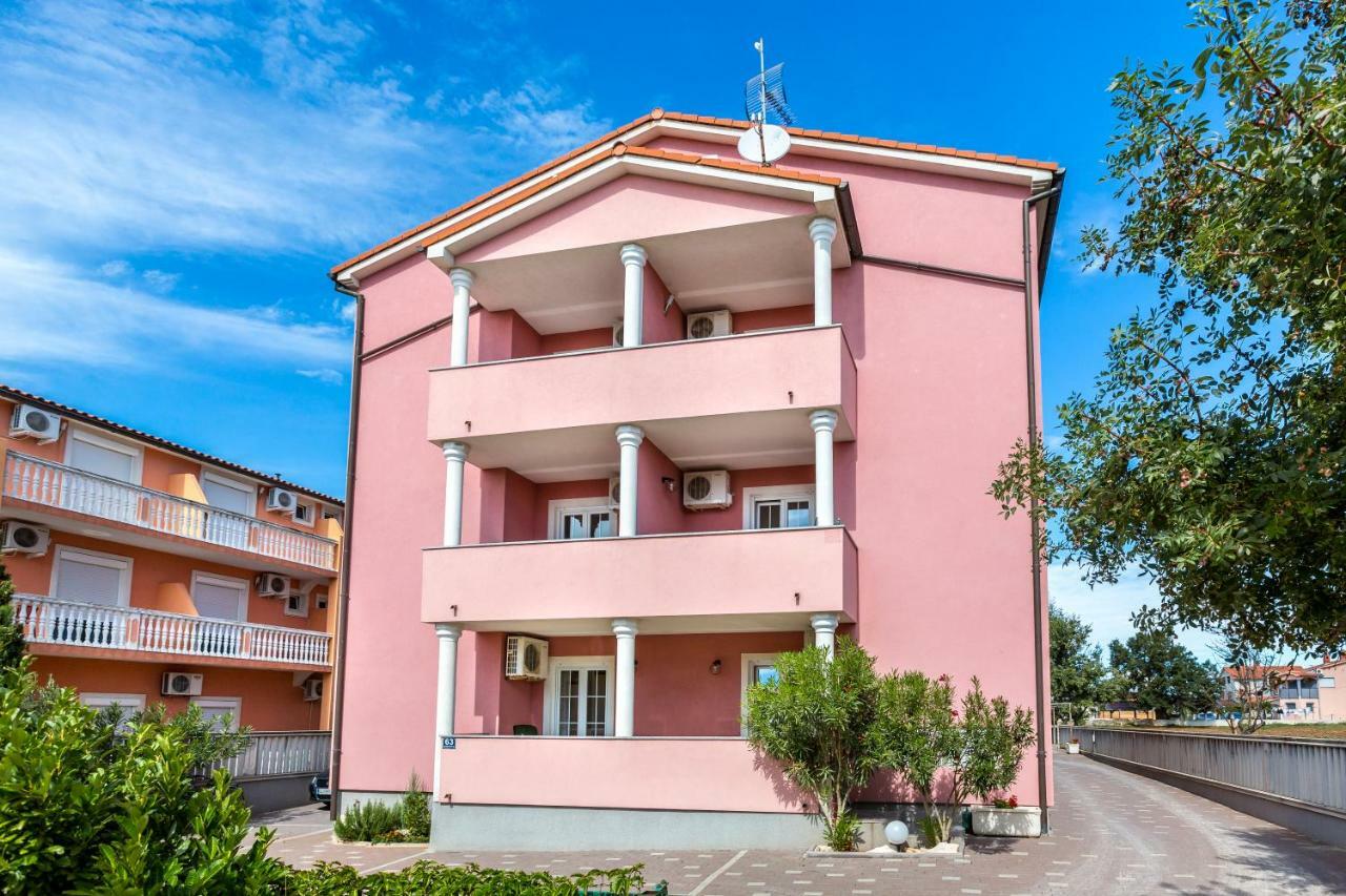 Apartmani Diana 梅杜林 外观 照片
